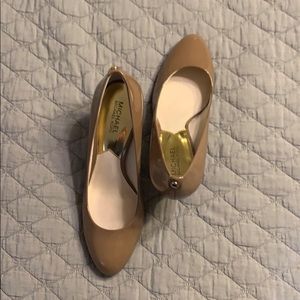 NWOT Micheal Kors Dune Flex pumps.